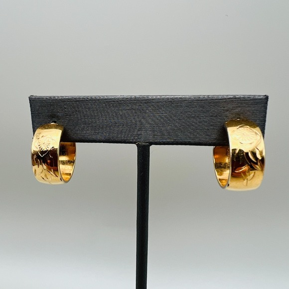 Napier Jewelry - Napier Hoop Earrings Floral Etched Gold Tone Vintage Classic Elegant Style Looks